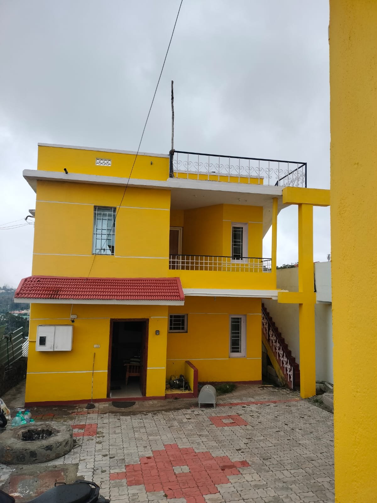 Close2Heaven 3 Bedroom Yellow House